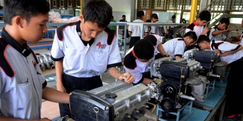 Perkembangan Pendidikan Vokasi Mempersiapkan Generasi Terampil Menghadapi Kebutuhan Industri